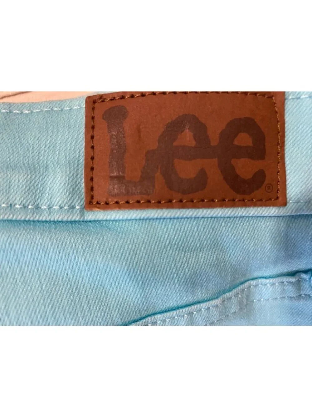 Lee Women 35X6 Bermuda  Shorts Cuffed Highrise Light Blue Stretch